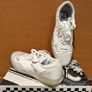 Vans Ave White Men’s Size 10